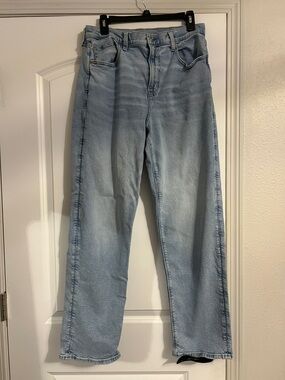 American Eagle Outfitters Light Wash High Rise 90s Boyfriend Straight-Leg Jeans
